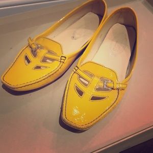 Tod’s yellow patent flat shoes loafers 39.5